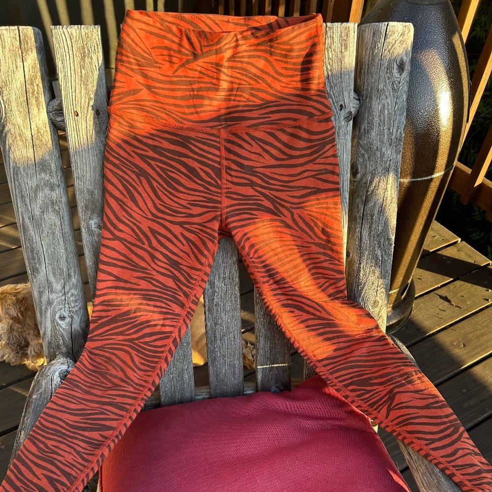 Beyond Yoga Tiger Workout Pants Size Small Super Soft
